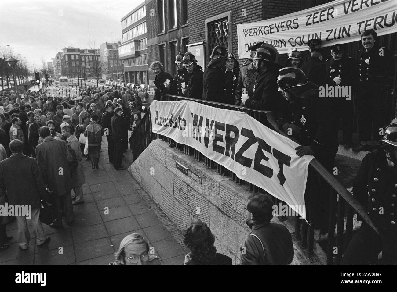 Firefighters Occupy Tax Office on Wibautstraat